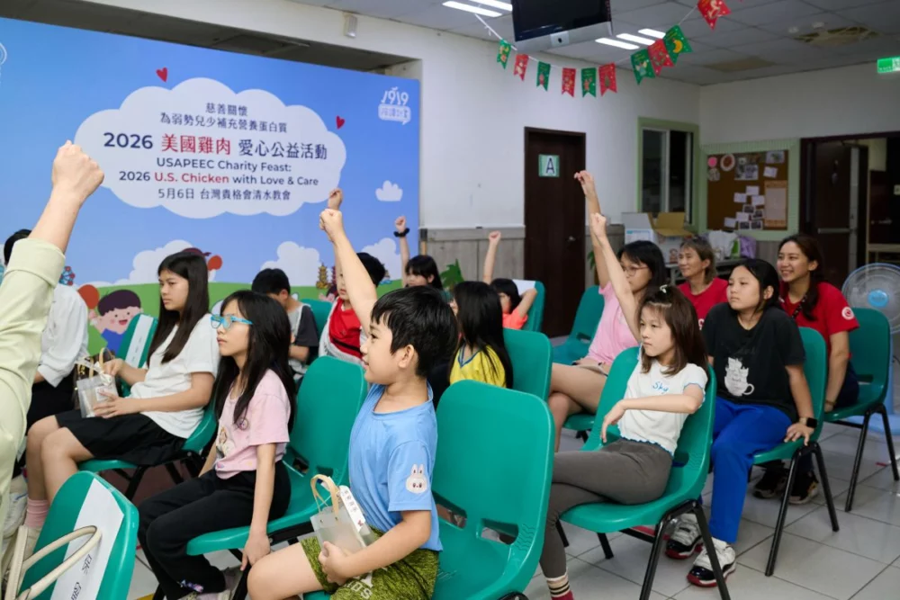 圖/營養師透語霙過生動講解讓學童認識蛋白質對發育的重要性,互動過程熱烈,更呼應美國雞肉作為優質蛋白來源的健康價值。(美國家禽蛋品出口協會 提供)